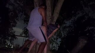 Quase fomos pegos transando no parque - porn video